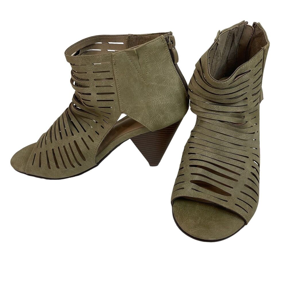 Torrid Peep Toe Ankle Booties Size 7.5 W Wide High Cone Heels Perforated Zip Up